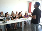 Professors de secundària prenen part a un dels cursos del programa.